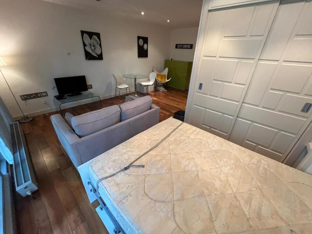 Studio flat for rent