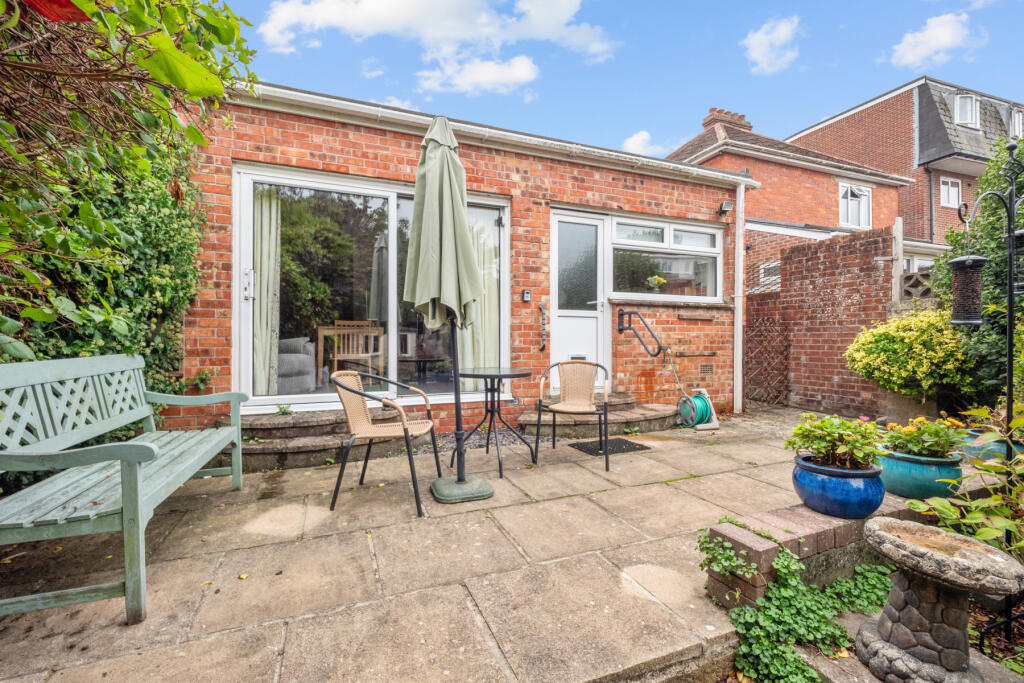 2-bed bungalow on Dorchester, Dorset, £325,000