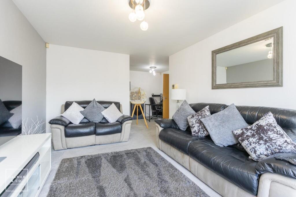 Apartment in Leigh, Bedford - View 5