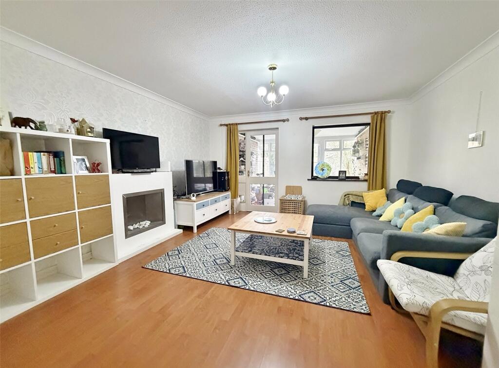 Rosebery Close, Verwood, BH31 photo 4