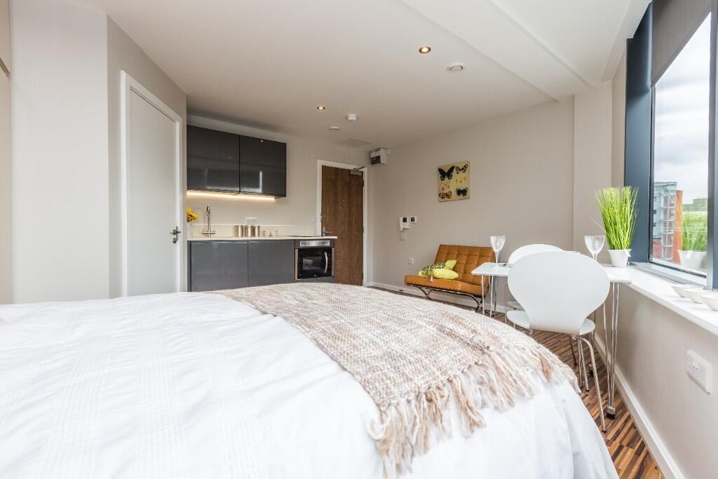 Main image of property: 90 Princess Street, Studio apartment
