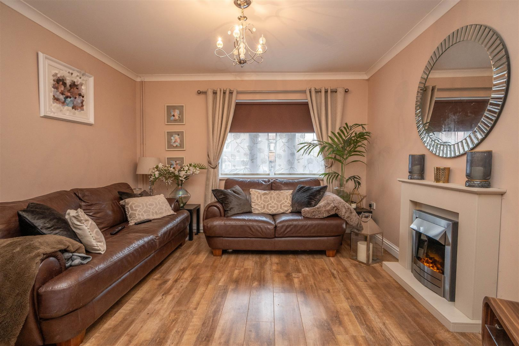 Bardeswell Close, Brentwood photo 2