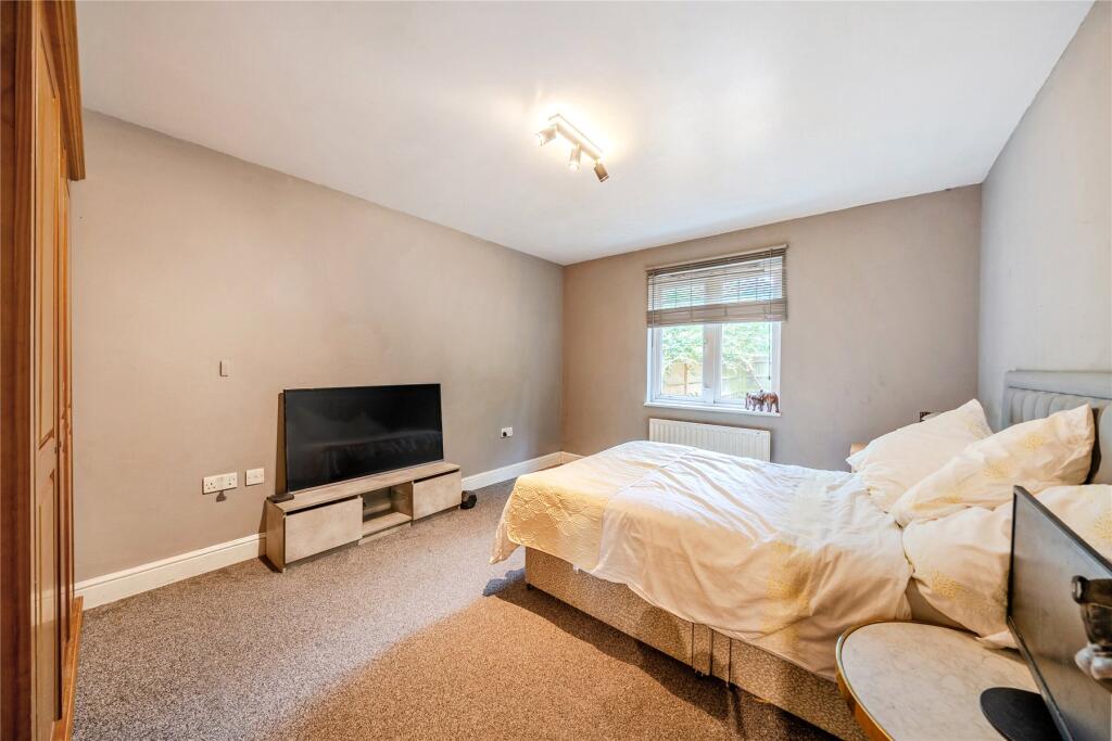 Apartment in Bromley - View 5