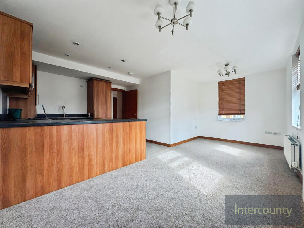 Apartment in East Hertfordshire, Hockerill, Bishop's Stortford - View 2
