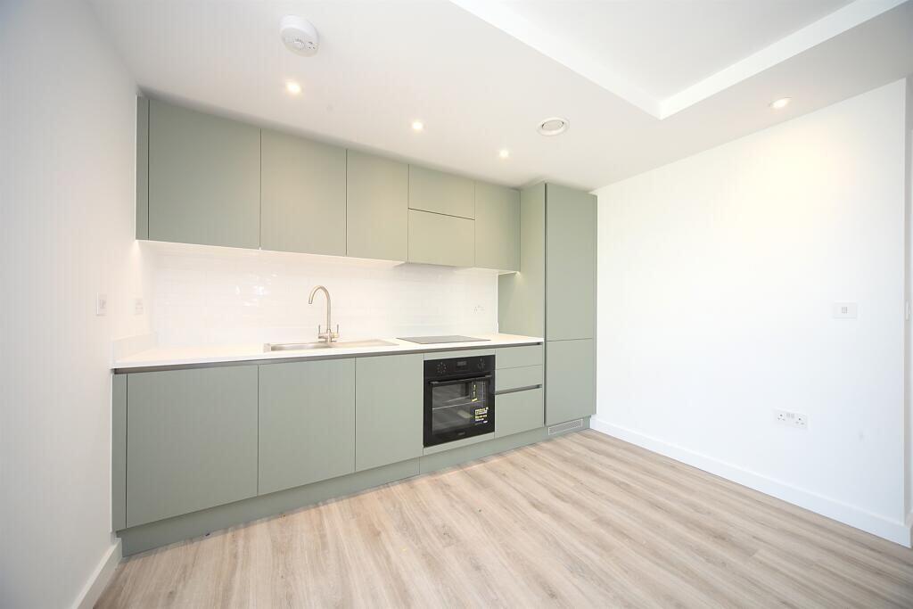 Apartment in Luton - View 3