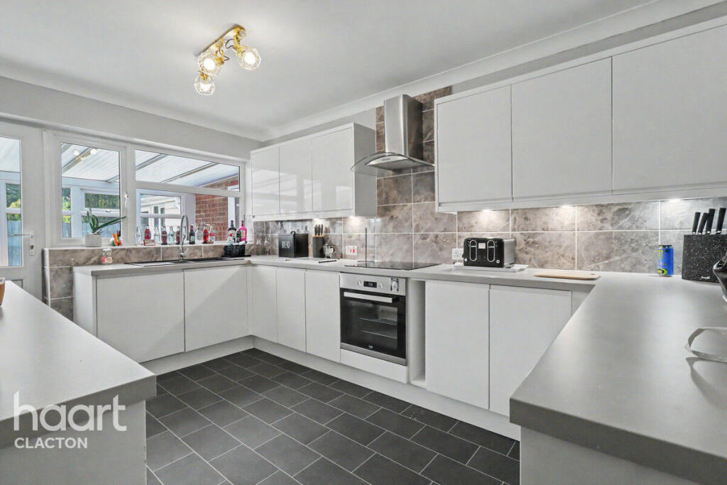 House in Clacton-on-Sea, Jaywick - View 5
