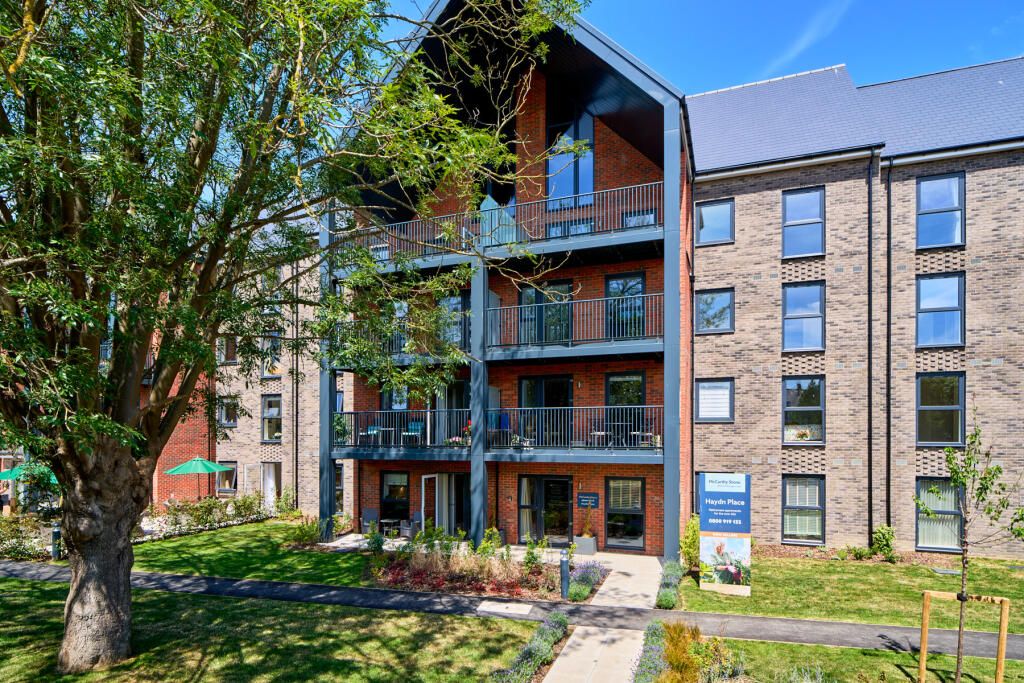 Apartment in Southend-on-Sea, Essex - More