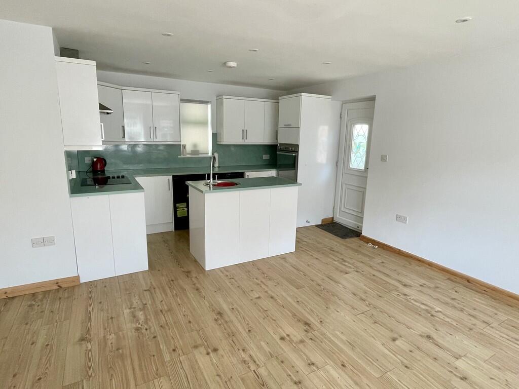 Skipton Close, Broadstone photo 4