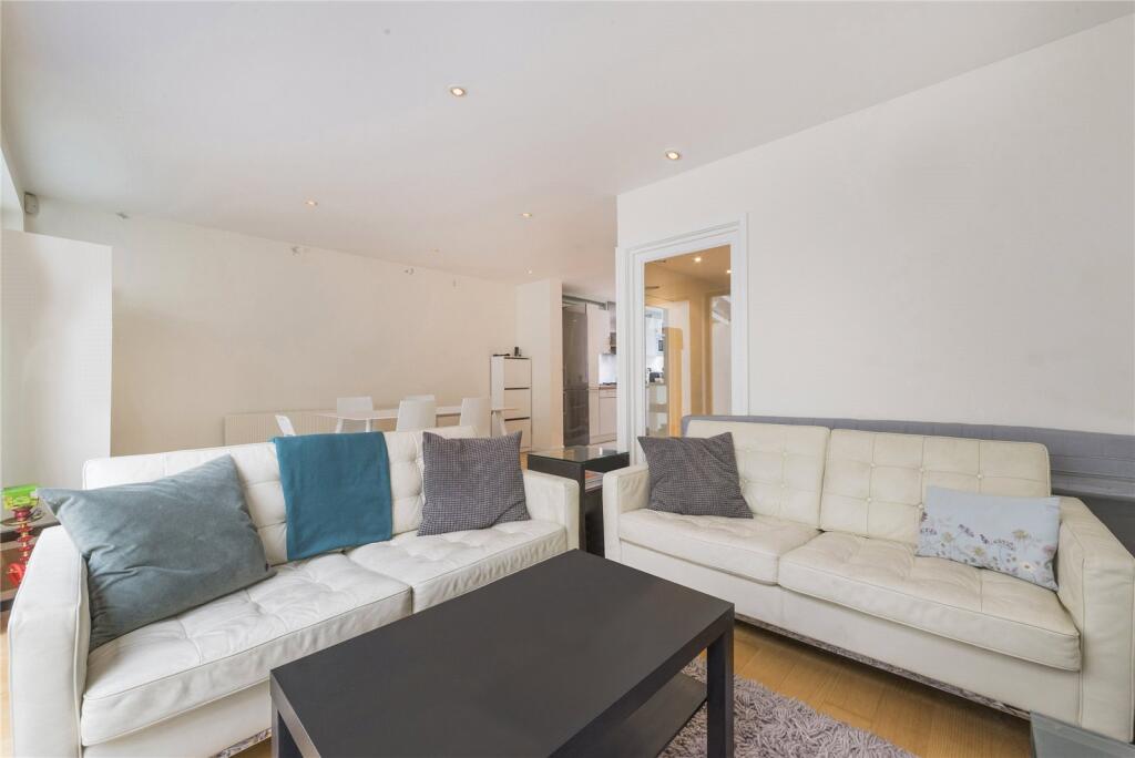 3 bedroom mews property for rent