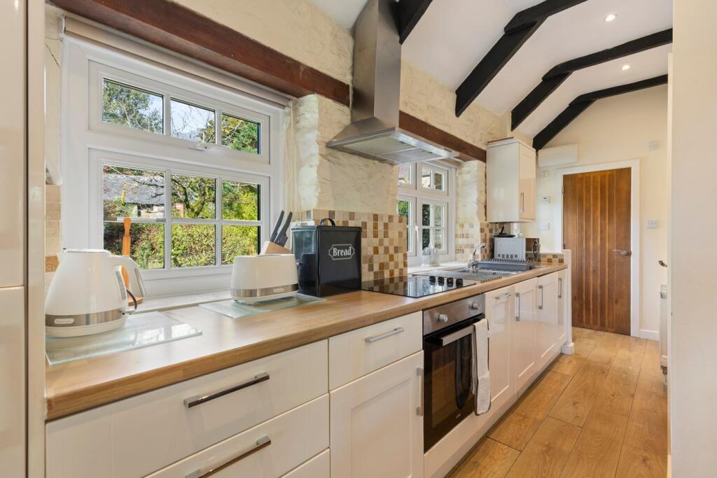 House in Walton East, Llys-y-frân, New Moat - More