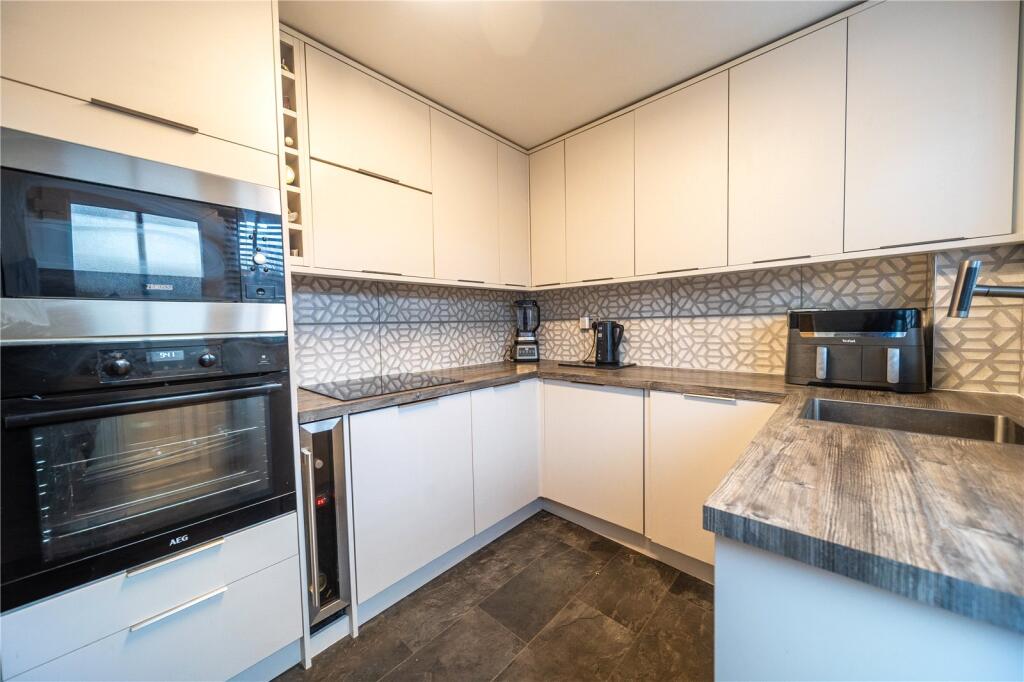 34 GAINSBOROUGH CRESCENT photo 4