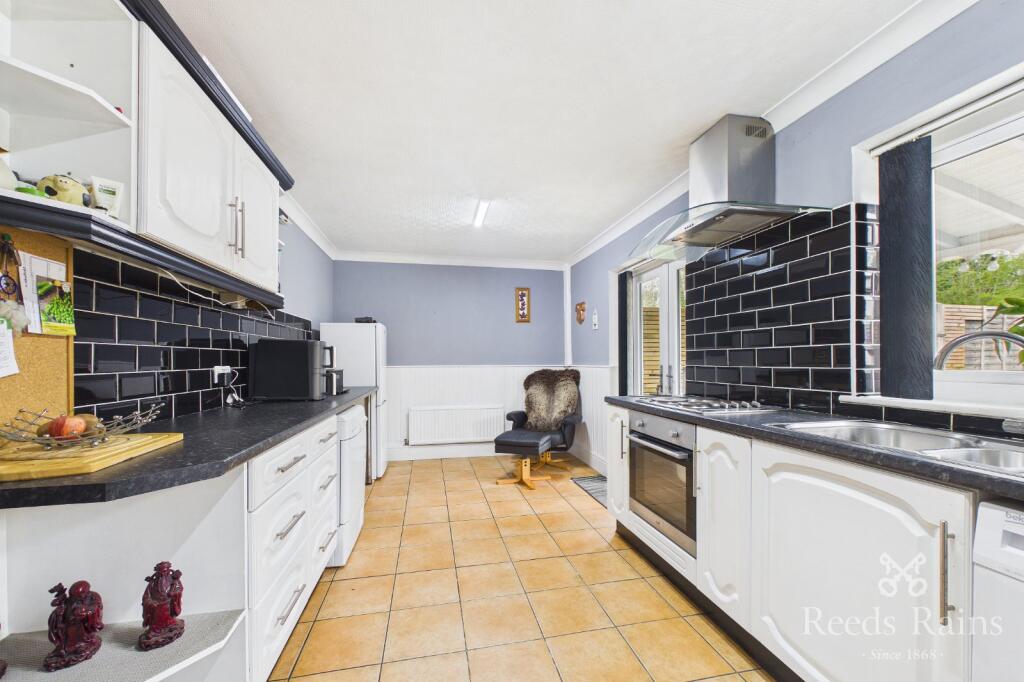 Kendal Drive, Castleford, West Yorkshire, WF10 photo 4