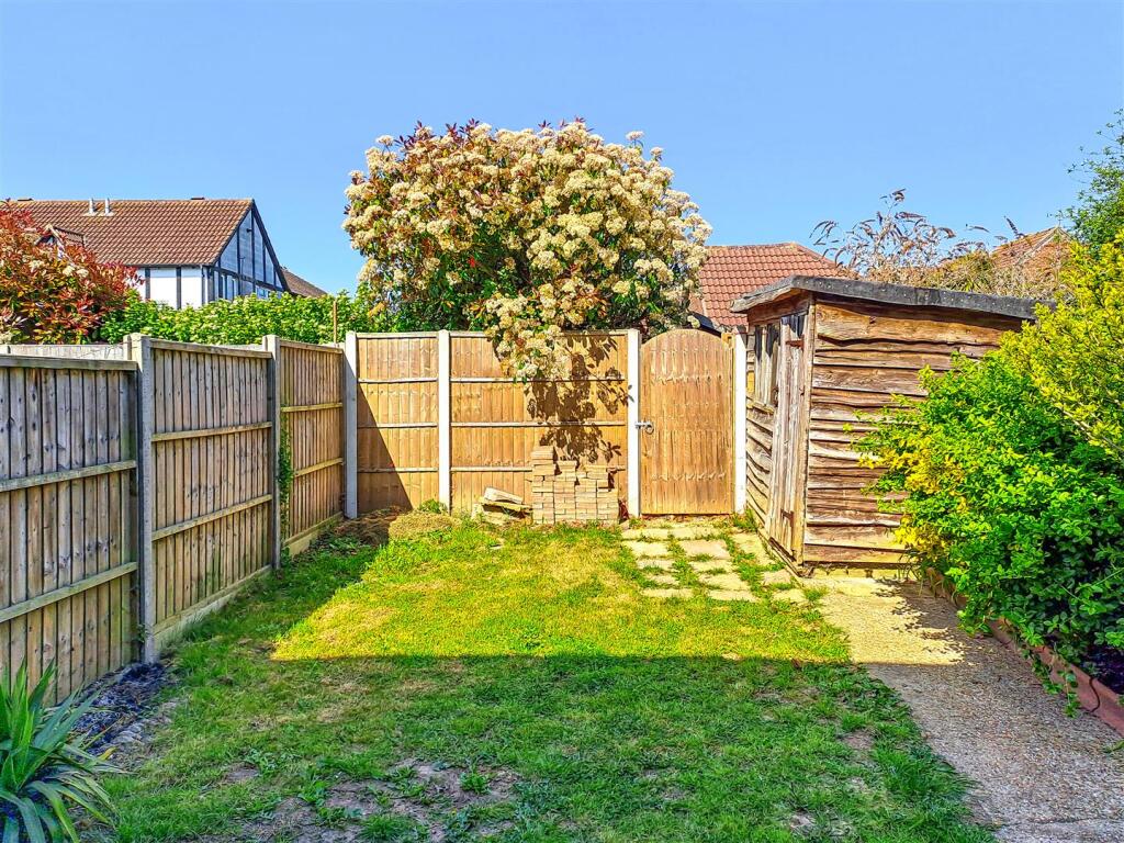 Hide Gardens, Rustington - View 4