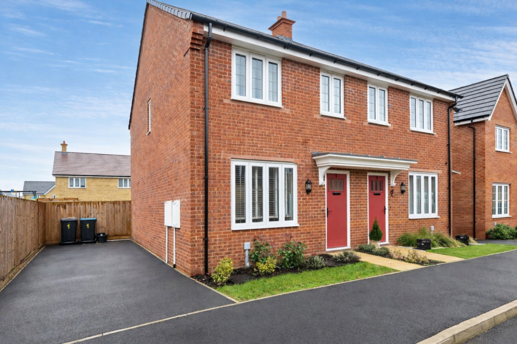 Main image of property: 1 Powell Lane, Carterton