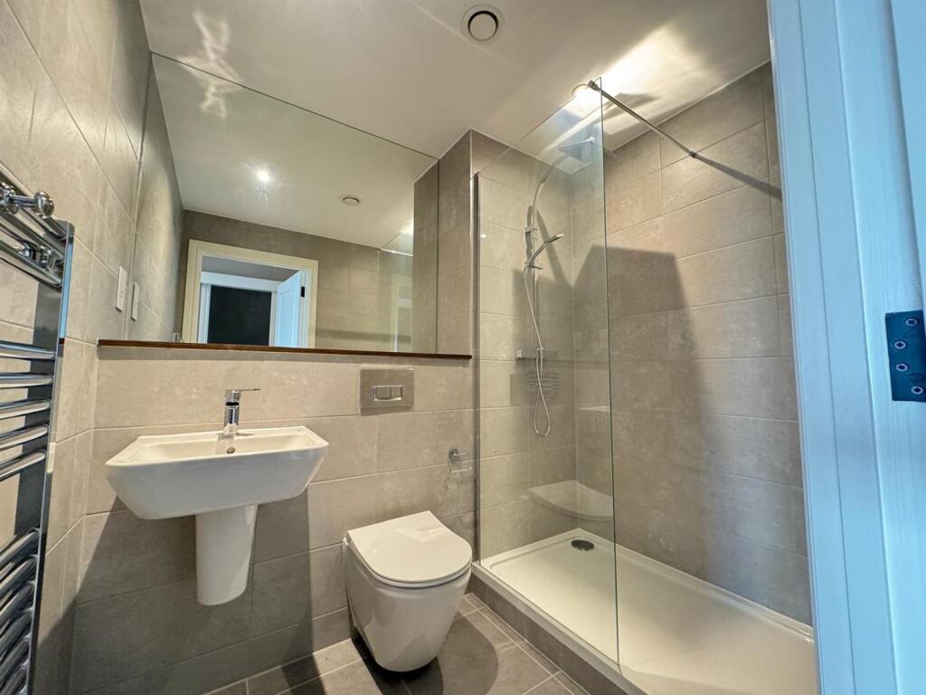 Apartment in Leeds - View 5