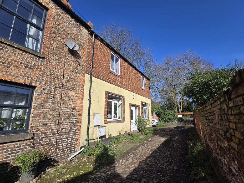 3-bed terraced on 44c King Street, Thorne, Doncaster, South Yorkshire, DN8, £40,000