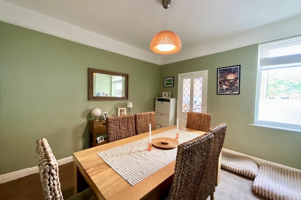 House in Sheffield, Kiveton Park - More