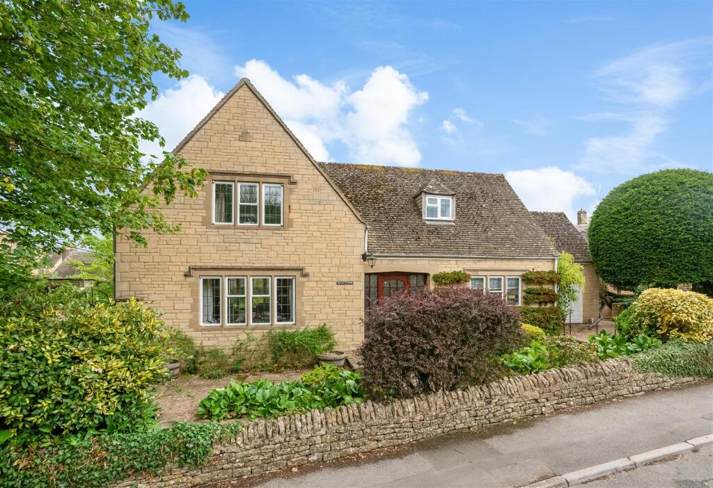 2-bed detached on Hoo Lane, Chipping Campden, £695,000
