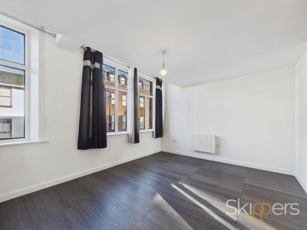 Apartment in Maidstone, Kent - More