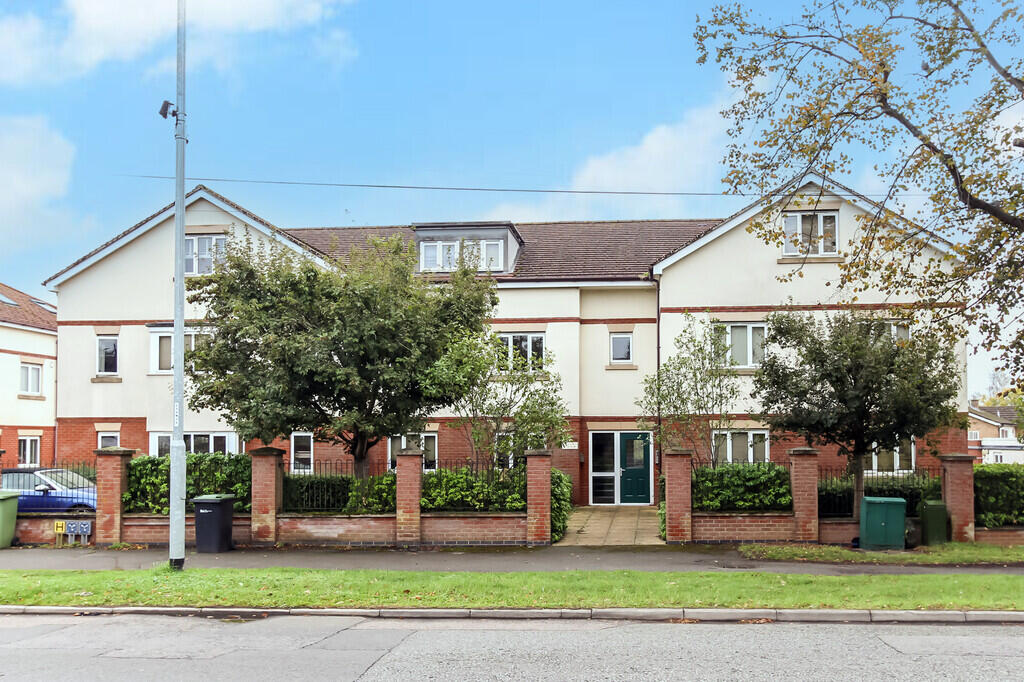 1-bed flat on Northampton Road, Wellingborough, £130,000