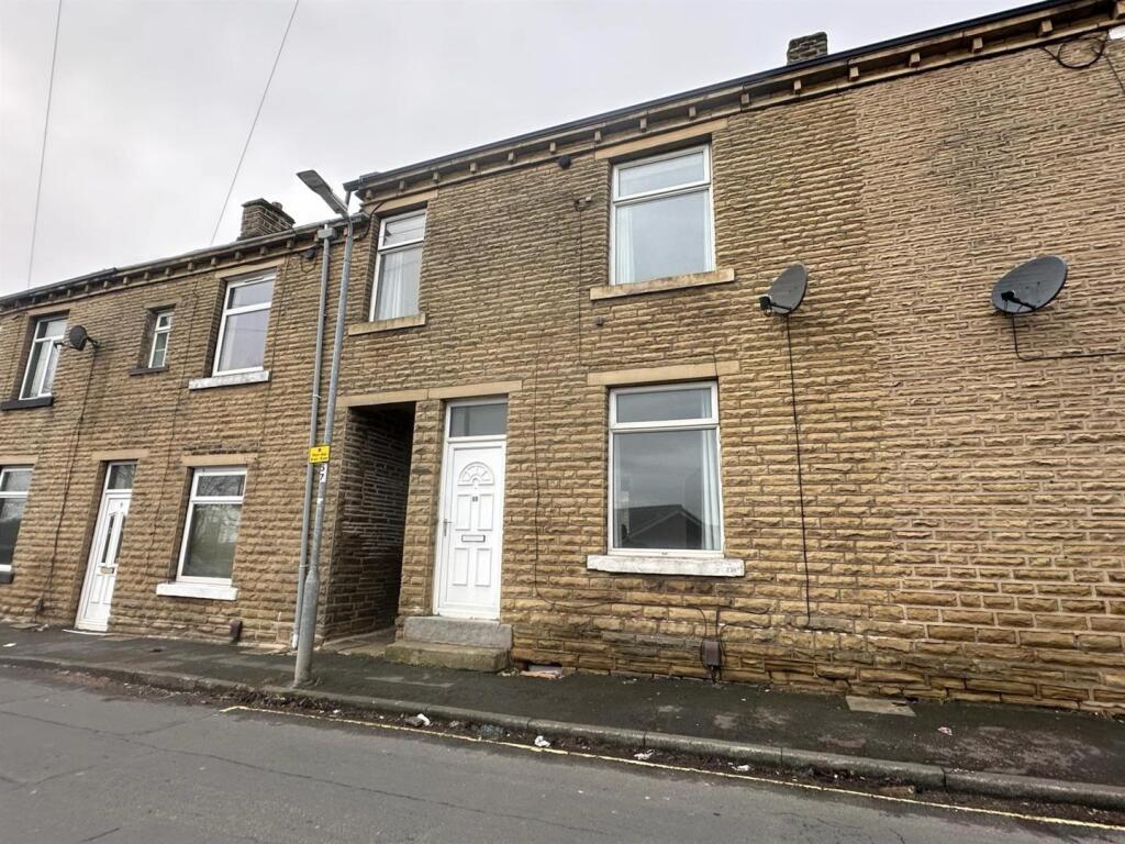 Main image of property: Lightcliffe Road,,Brighouse