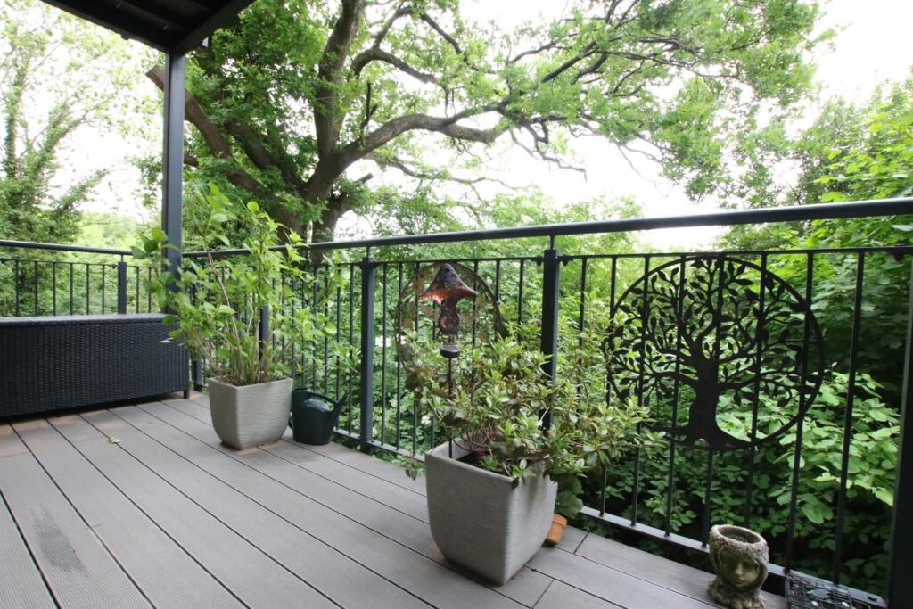 Apartment in Kingston upon Thames - View 4