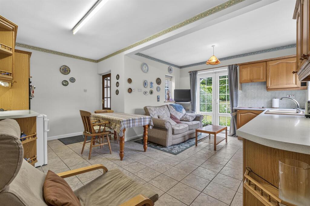 Lindhurst Lane, Mansfield - View 3
