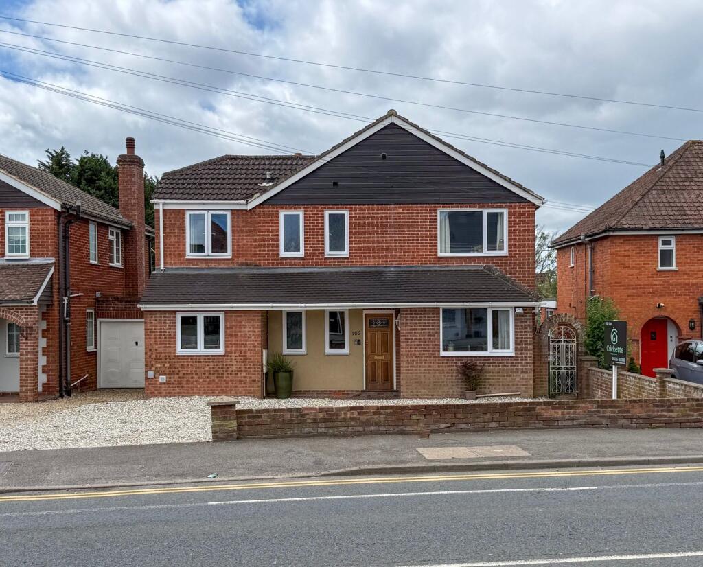 Main image of property: Bath Road, Thatcham, RG18