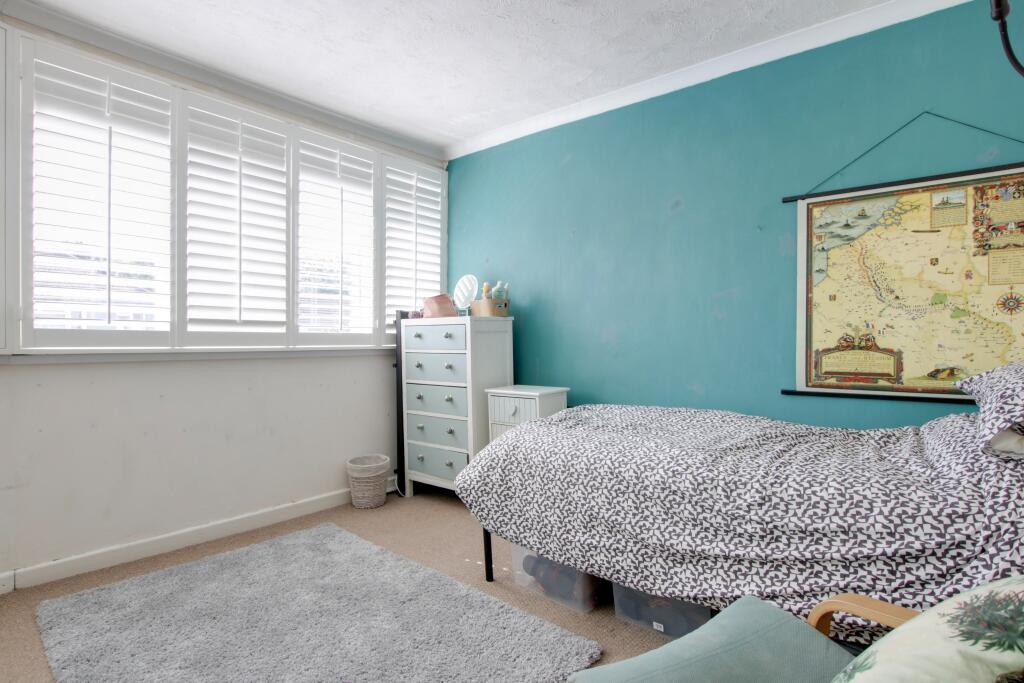 House in Fareham, West End - More