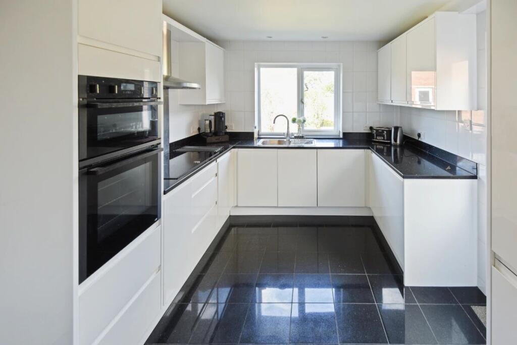 House in Hemel Hempstead, Edgcott - View 4