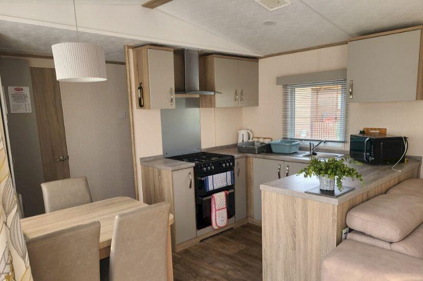 Carnaby Oakdale Centre Lounge 2021, Waveney Valley Lakes, Wortwell, Norfolk, IP20 0EJ - View 4