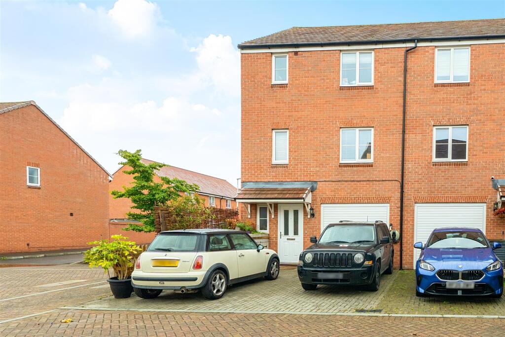 Main image of property: Potter Way, Winnersh, Berkshire, RG41 5SJ