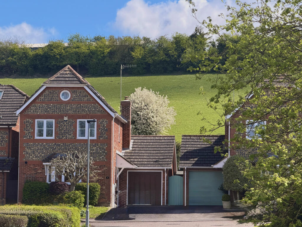 4-bed detached on Chandlers Lane, Aldbourne, SN8 2TB, £570,000