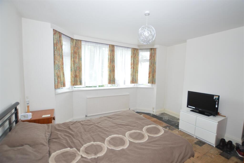 House in Twickenham - View 5
