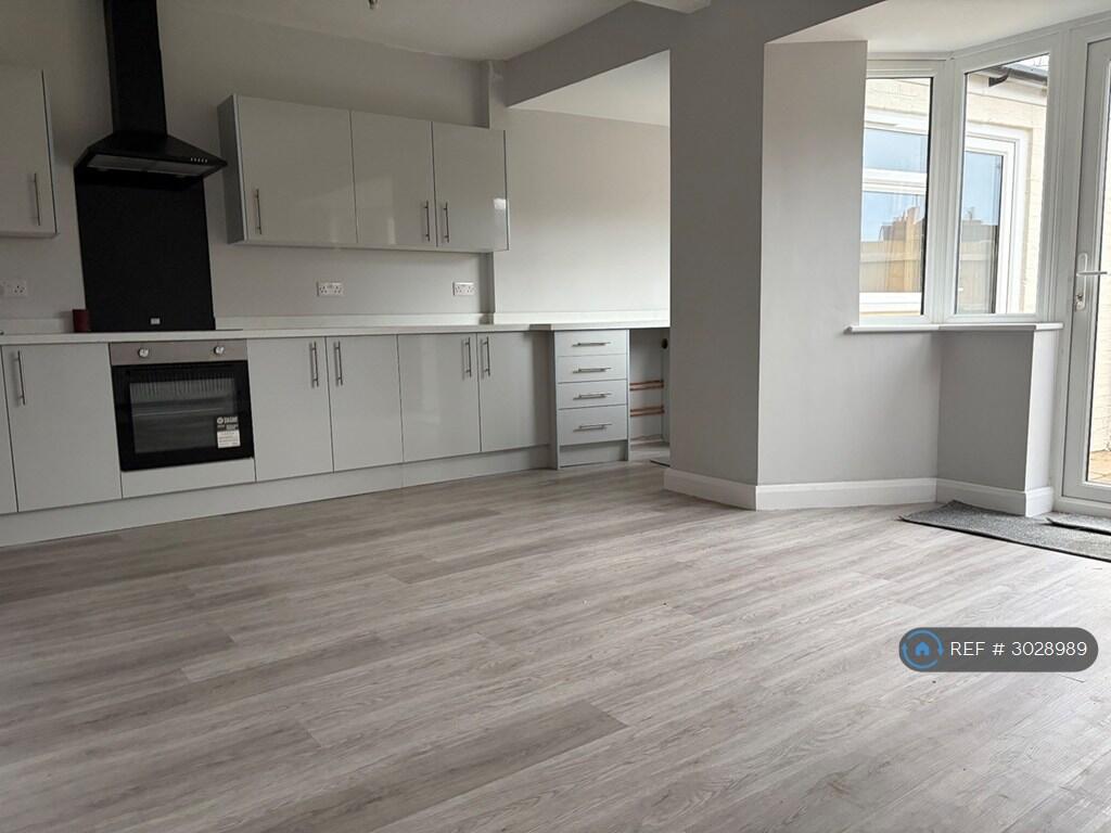 House in Northampton, West Northamptonshire - View 3