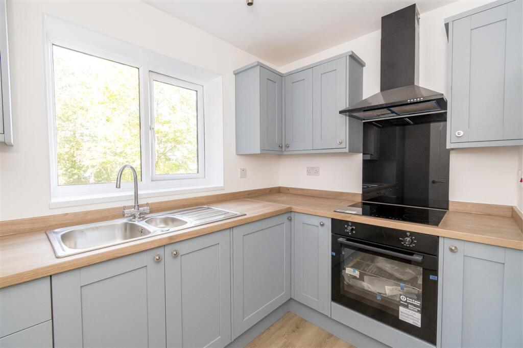 Apartment in Southampton, Aldermoor - View 5