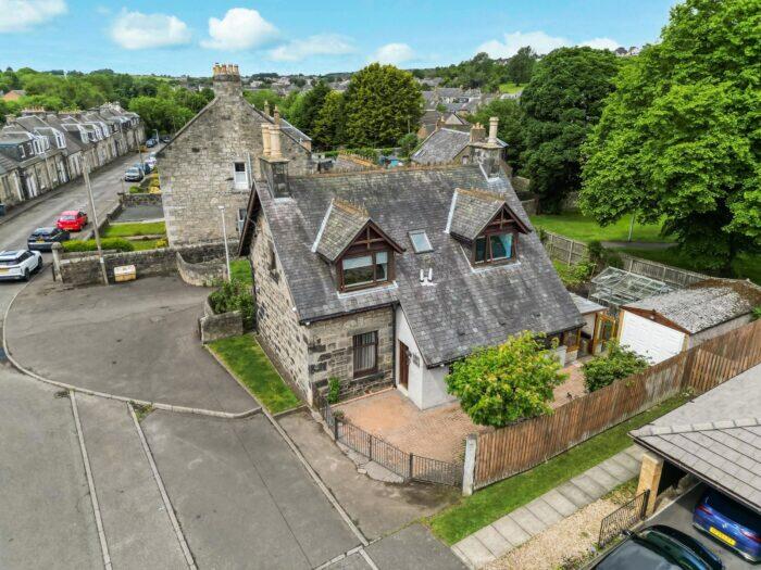 Main image of property: Castleblair Lodge, Inglis Lane, Dunfermline, KY12 9DP