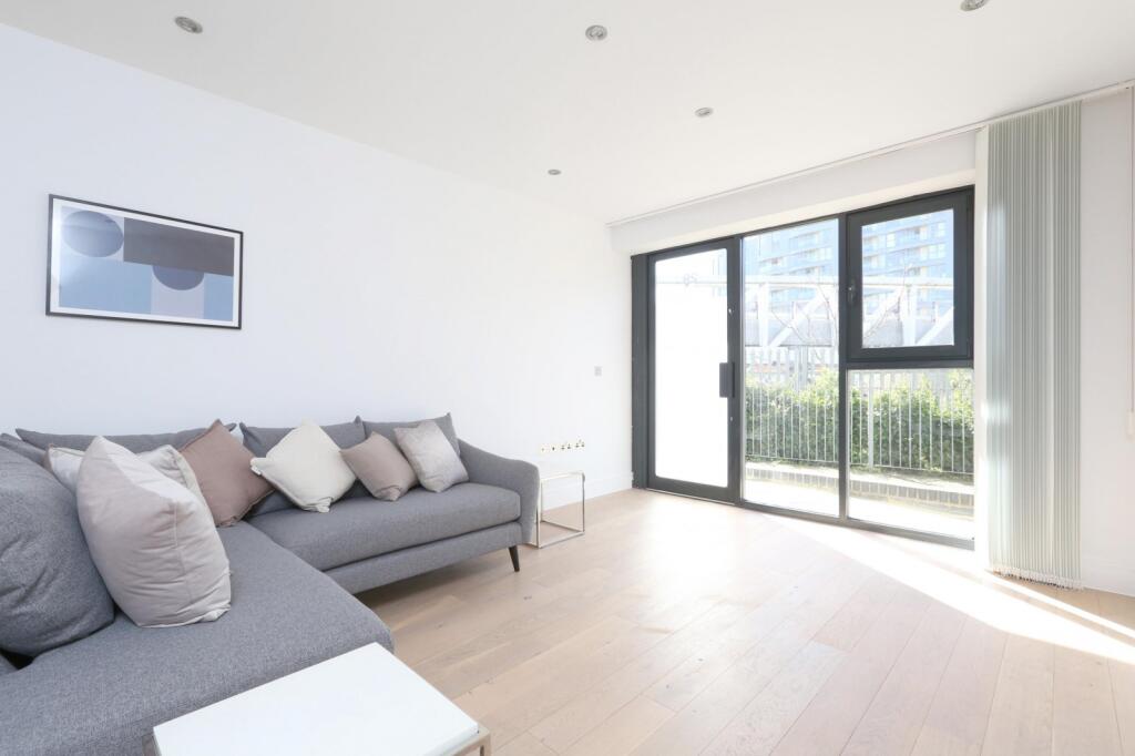 Main image of property: Drayton Park, London, N5 - EPC rating D