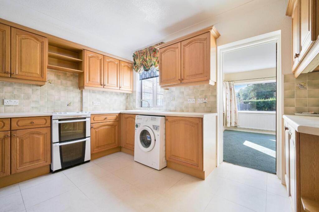 House in Kingston upon Thames - More