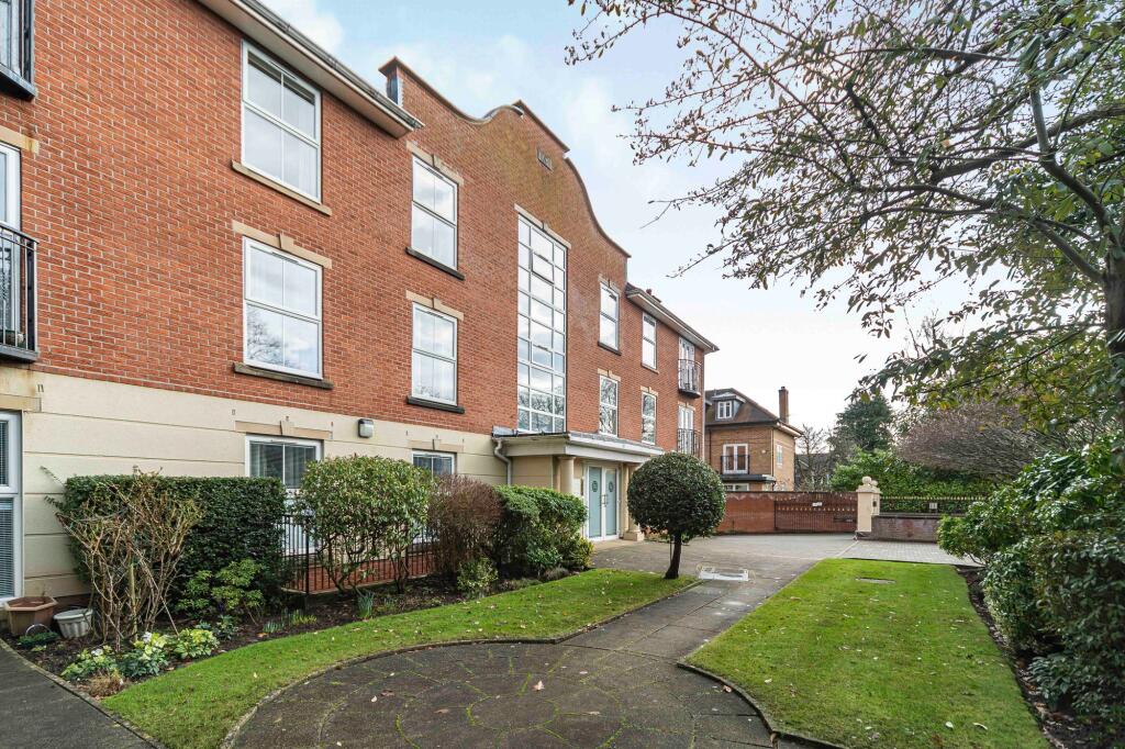 Bramhall Lane South, Bramhall, SK7 photo 2