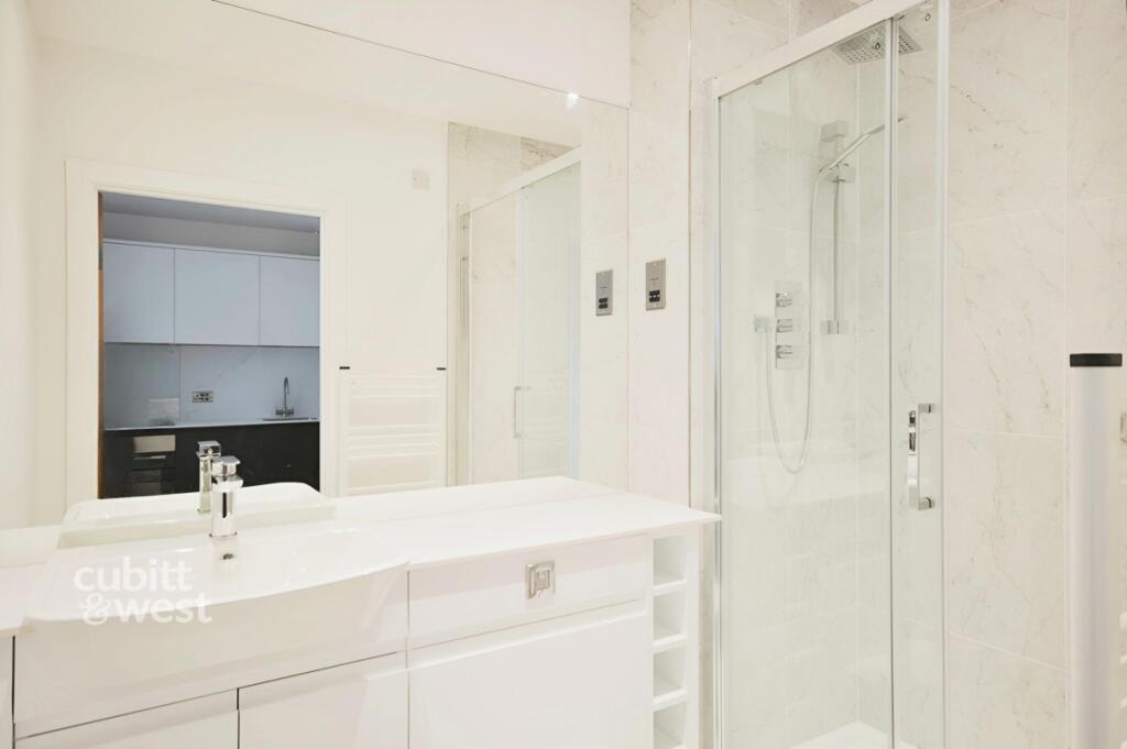 Apartment in Redhill, Reffles Bridge, Earlswood - View 5