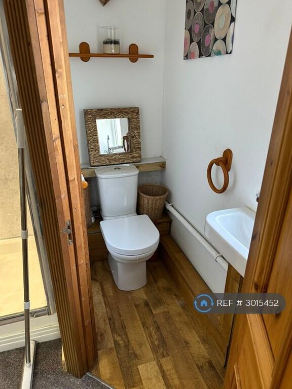 House in Enfield - View 4