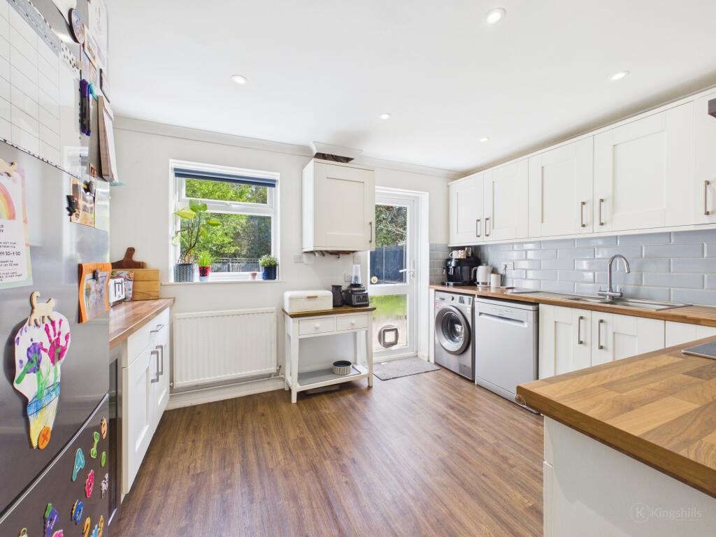 House in Tylers Green, Totteridge - More