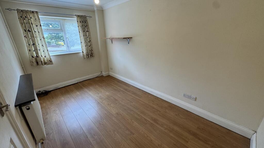 Apartment in Southend-on-Sea - View 3