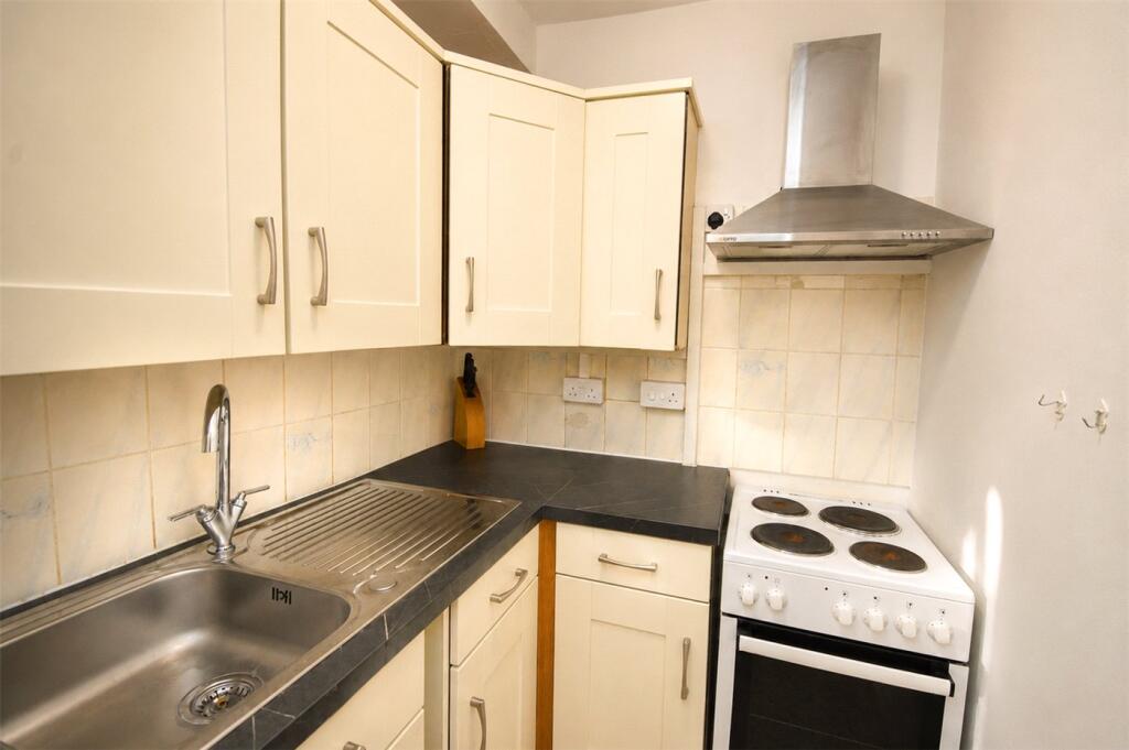 Apartment in Wirral, Liverpool City Region - View 4