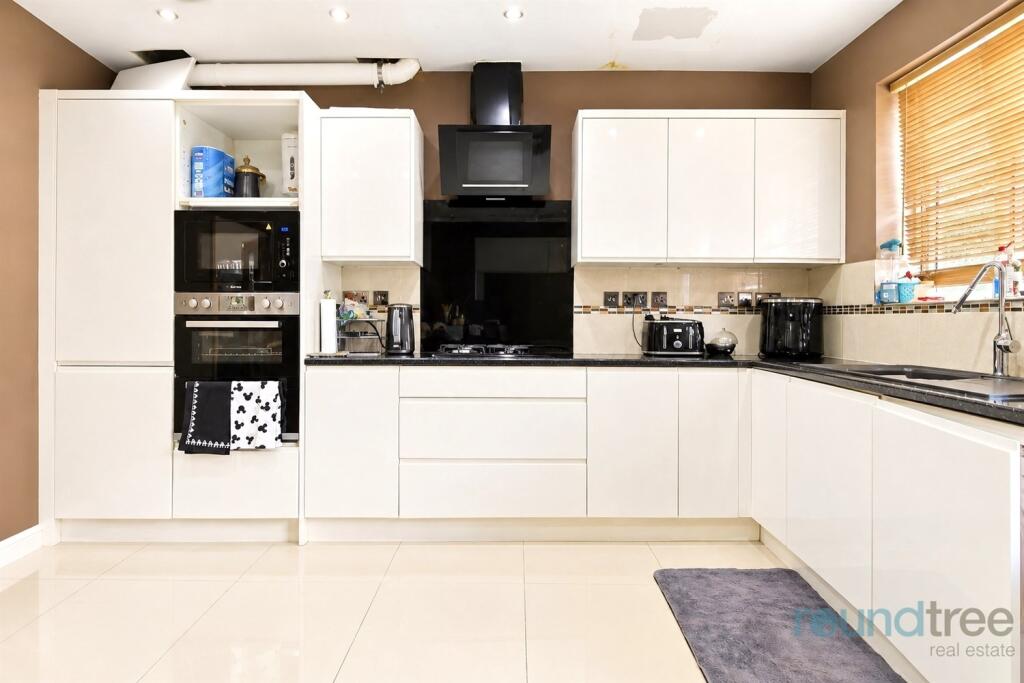 House in London, Brent Cross - More