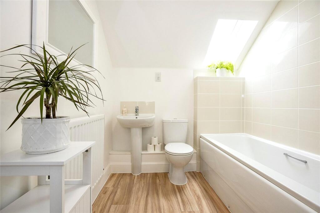 Apartment in Chichester, Tangmere - More