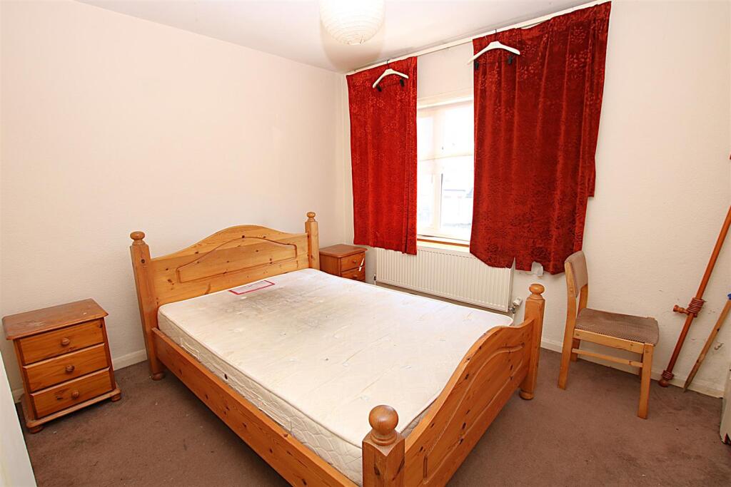 House in Northampton, Spinney Hill - More