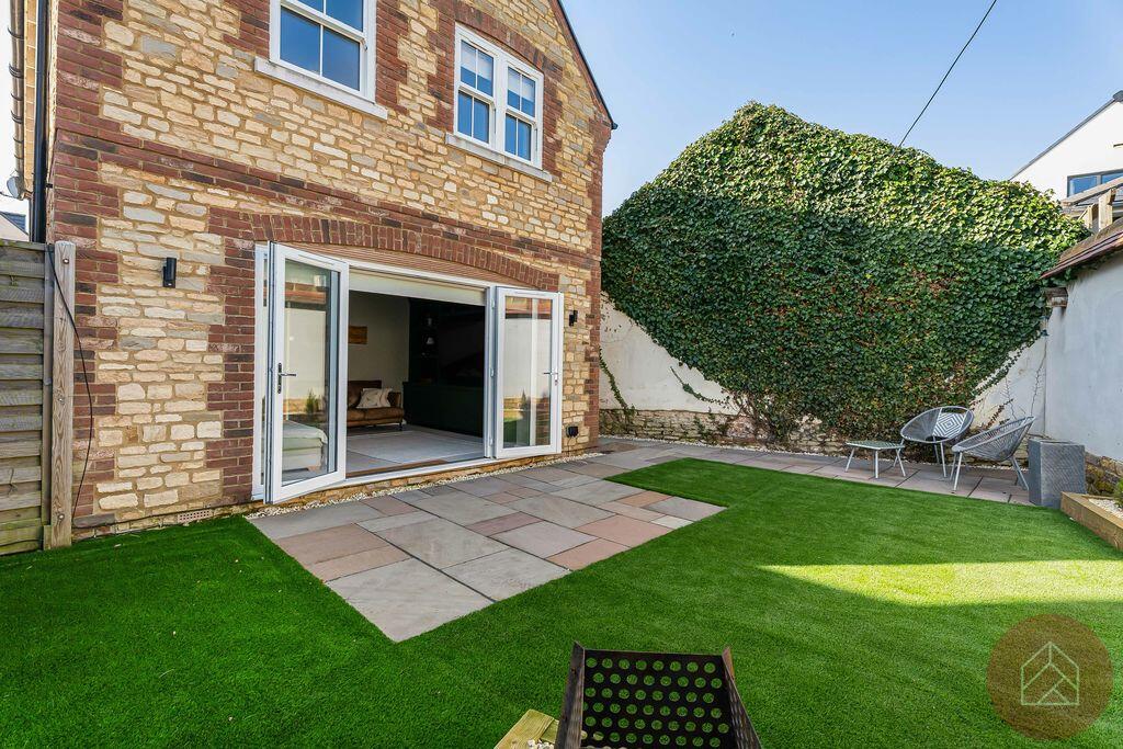 Waggoners Court, Haddenham photo 4