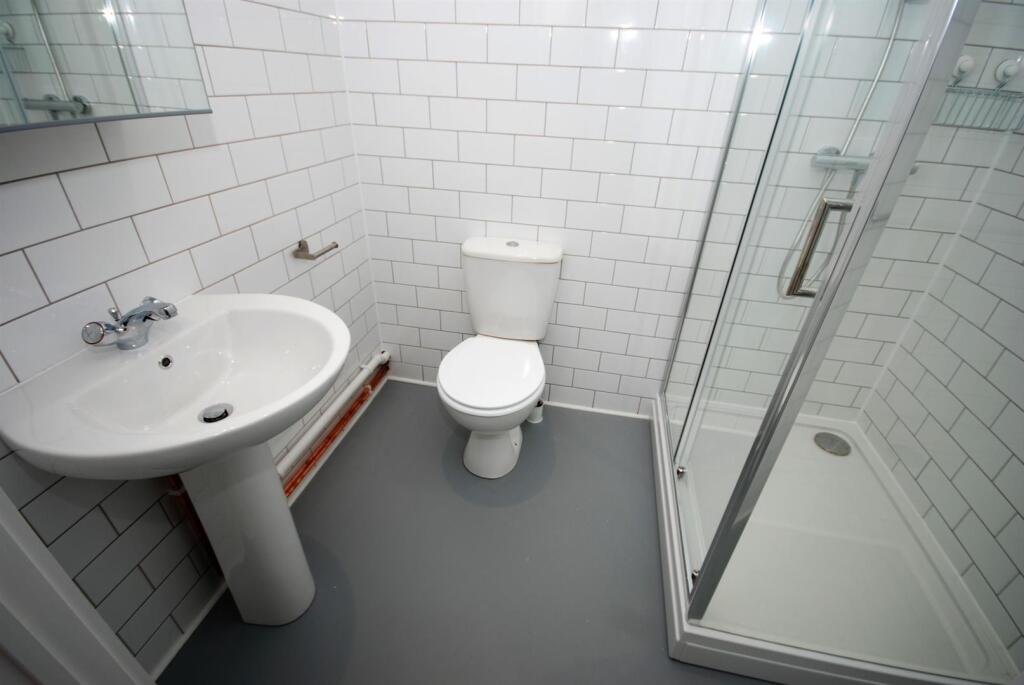 6 bedroom flat for rent